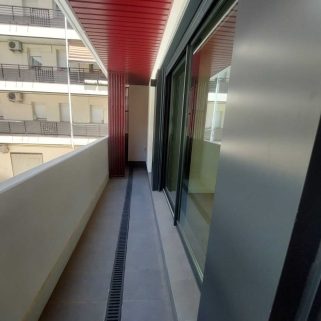 balcón estrecho vivienda